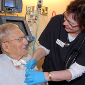 clinician placing the Passy Muir pmv 007 on patient